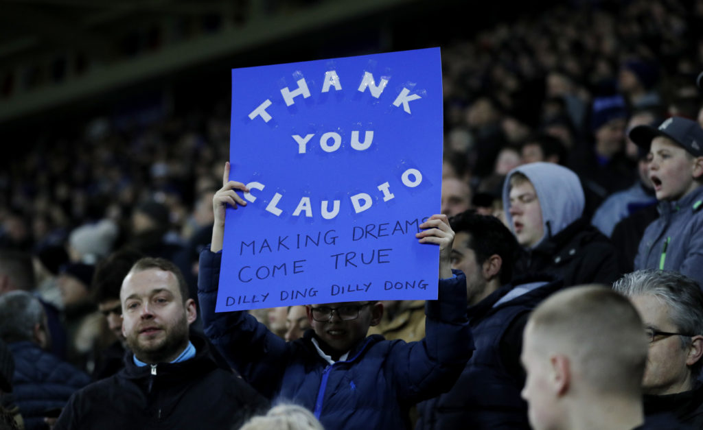 CĐV Leicester tri ân HLV Ranieri, gọi các cầu thủ là những con rắn ảnh 7